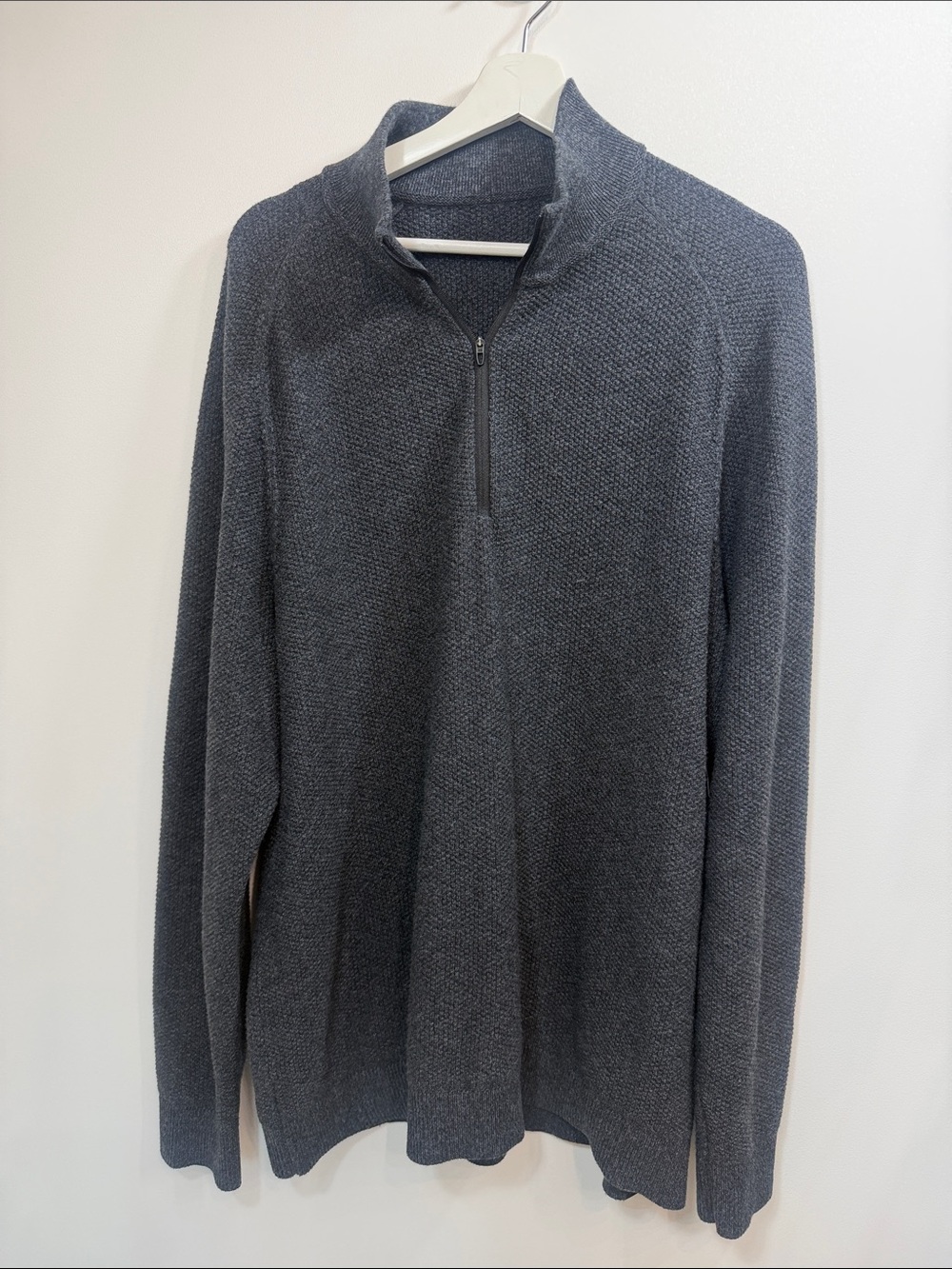 Lululemon Men’s Gray 1/2 zip pullover sweater size large